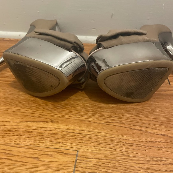 Steve Madden Nude Platform Peep toe sandal - Picture 2 of 3